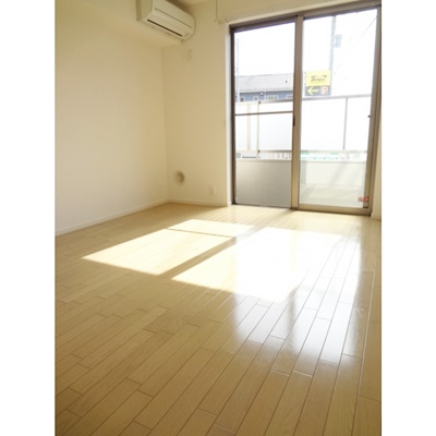 居室・リビング　【角部屋・南向きで明るいお部屋です♪】