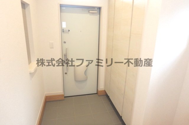 FLAT COURTの玄関写真