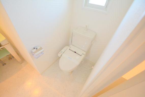 トイレ　綺麗なトイレにはウォシュレット標準装備です。