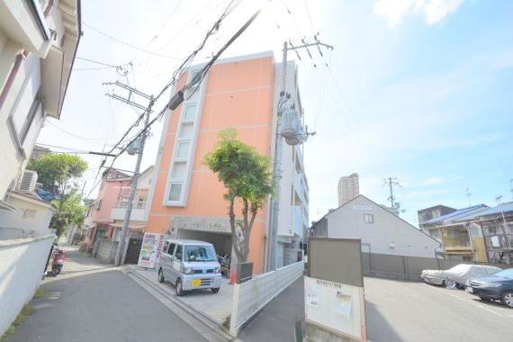 建物外観　存在感のある外観は落ちついた色合いで、堂々としていますね。