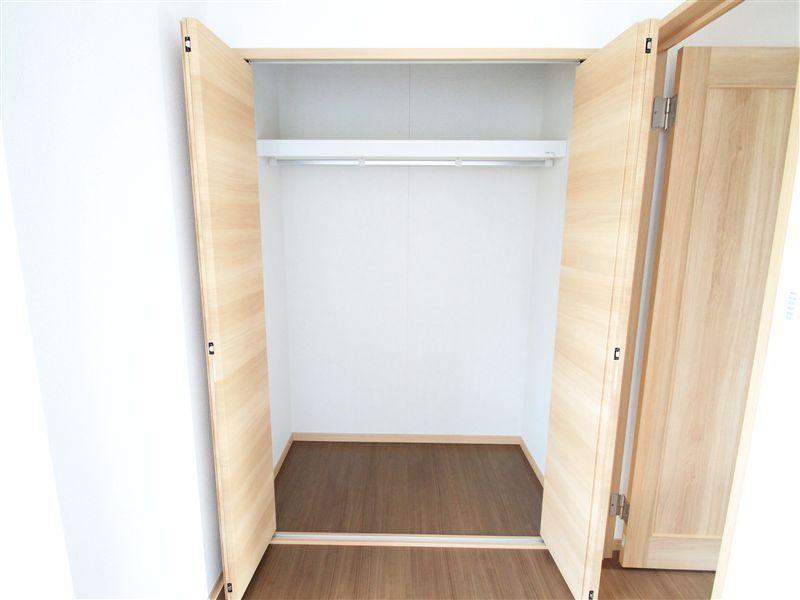 収納　木目の清潔感あるデザイン。開けるたびに気分が上がる収納空間