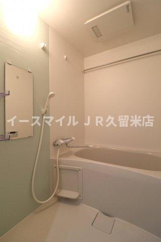 バス・シャワールーム　コンパクトで使いやすいお風呂です