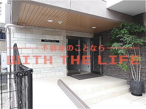 エントランス　落ち着いたエントランスです