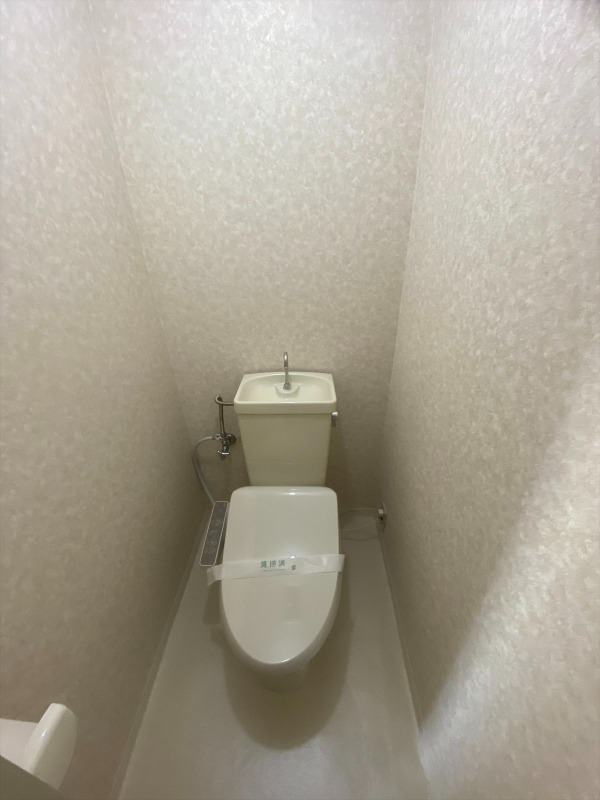 トイレ　温水洗浄便座
