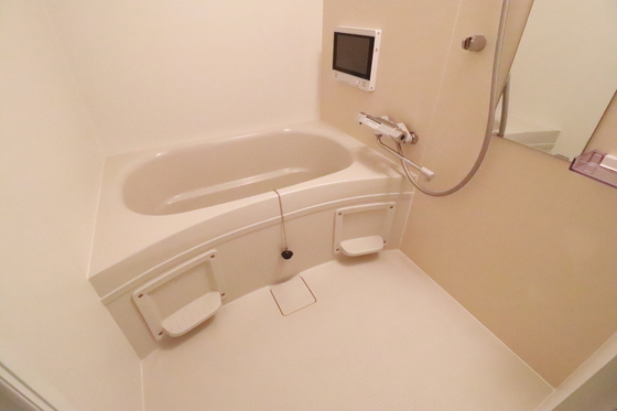 バス・シャワールーム　※別部屋の写真です