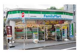 コンビニ　ファミリーマート 小浦中目黒店（コンビニ）まで134m