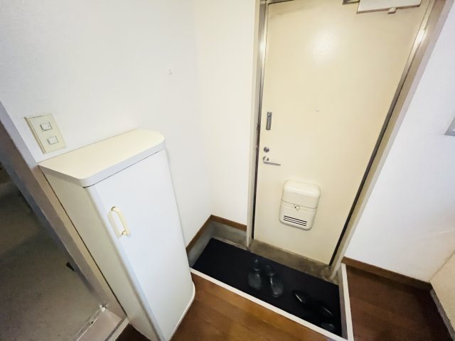 玄関　別室参考写真（反転の可能性有）