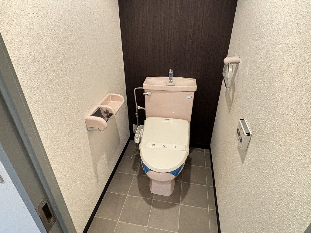 トイレ　トイレ内コンセントあります。