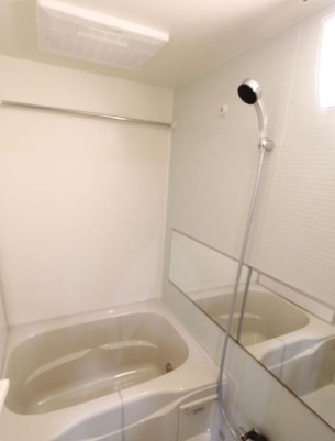 バス・シャワールーム　写真は同タイプ住居です。