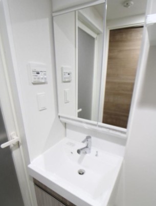 洗面設備　写真は同タイプ住居です。