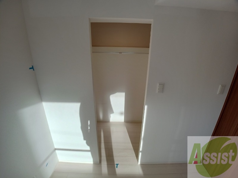 収納　寝室の収納です。部屋がすっきり片付きます。