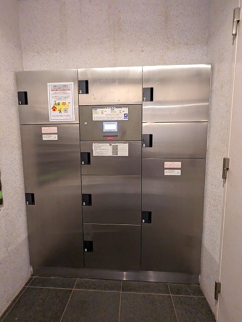 ロビー　宅配BOXです