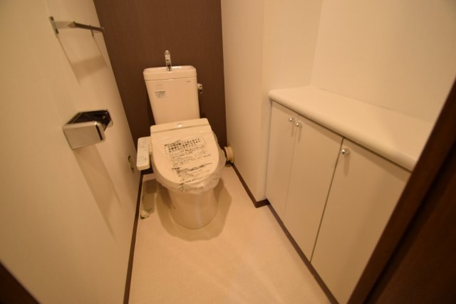トイレ　シャワートイレ付！広いです！