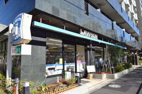 コンビニ　ローソン三田一丁目店（コンビニ）まで215m