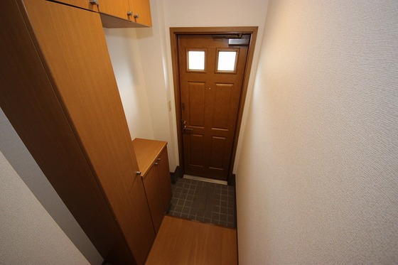 玄関　※別部屋の写真です
