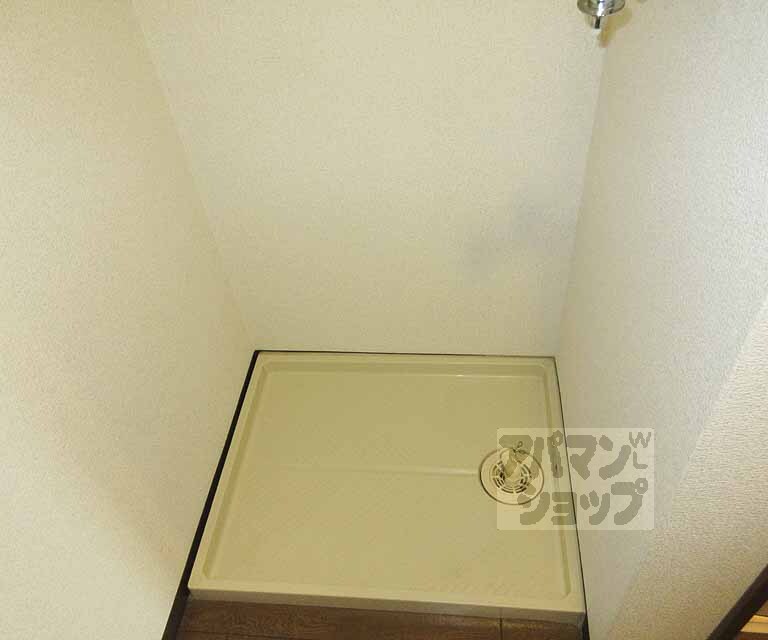 洗面設備　室内洗濯機置き場になります。