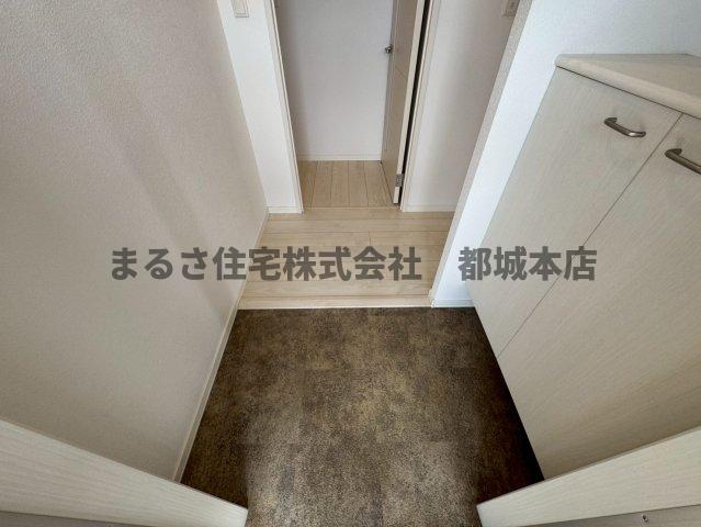 玄関　便利な宅配ボックスが設置されております。