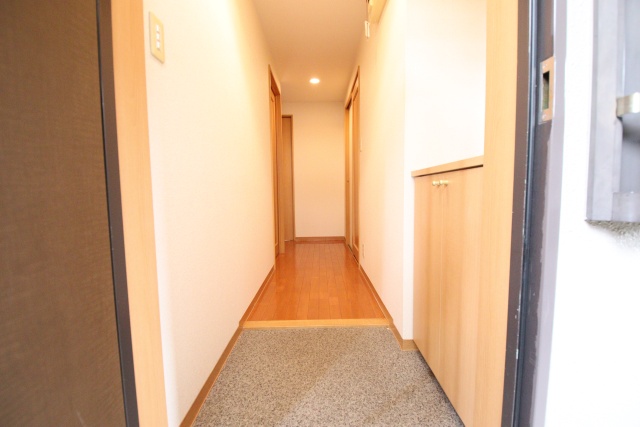 玄関　※別室の参考写真の為、現況優先です。