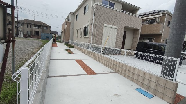 駐車場　駐車場に車を縦列で2台まで停められます