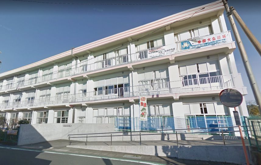 小学校　袋井市立高南小学校（小学校）まで867m