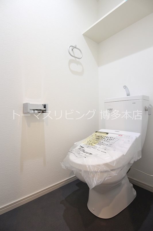 トイレ　※別号室の参考写真になります。