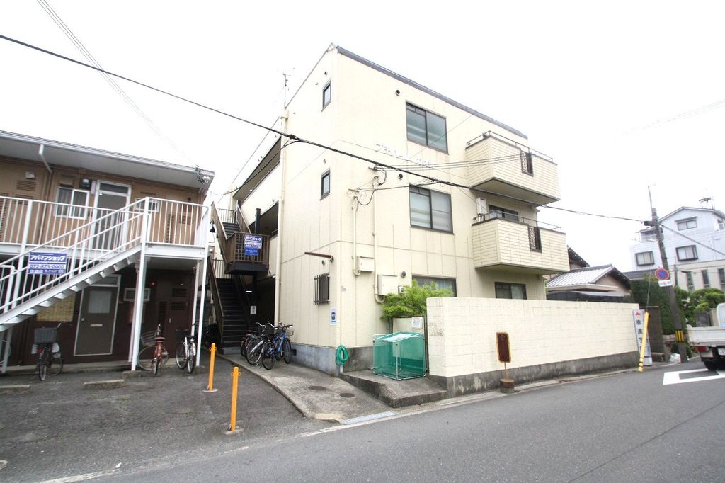 建物外観　駐車場