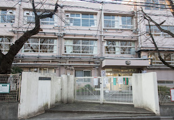 中学校　世田谷区立桜丘中学校（中学校）まで967m