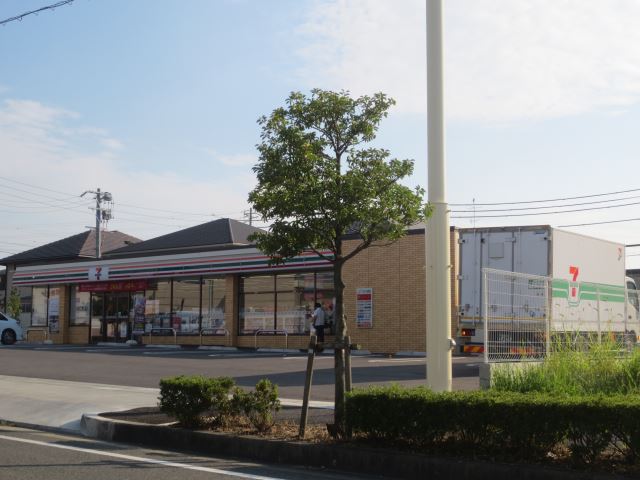 コンビニ　セブンイレブン（コンビニ）まで530m