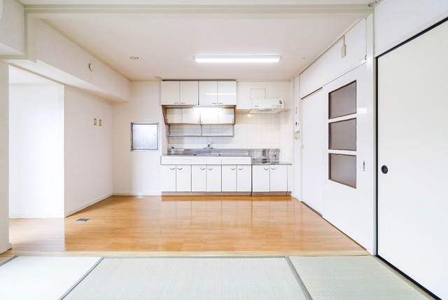 UR高座台の居間写真