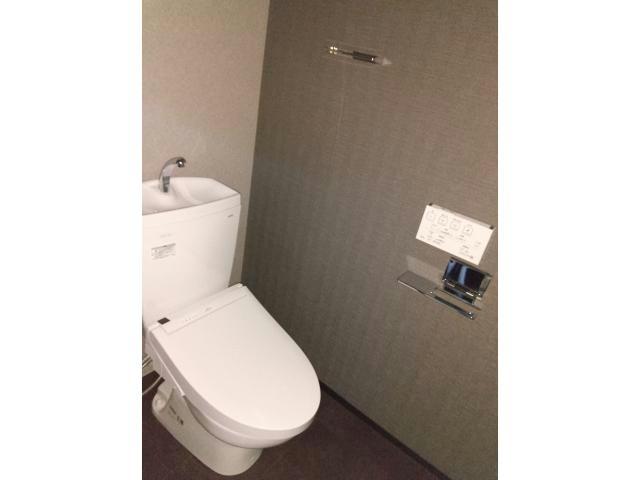 プレサンス レイズ 泉 高岳駅前のトイレ写真