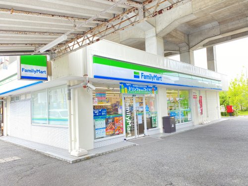 コンビニ　ファミリーマート日進駅店（コンビニ）まで428m