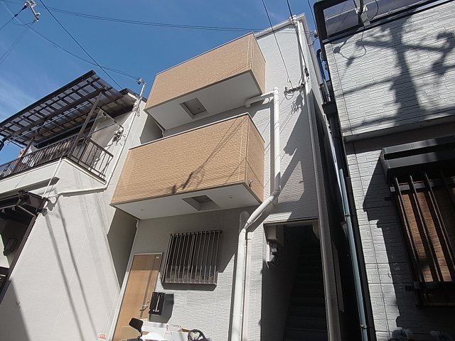 建物外観　大通りから１本中に入った美麗アパート、静かです