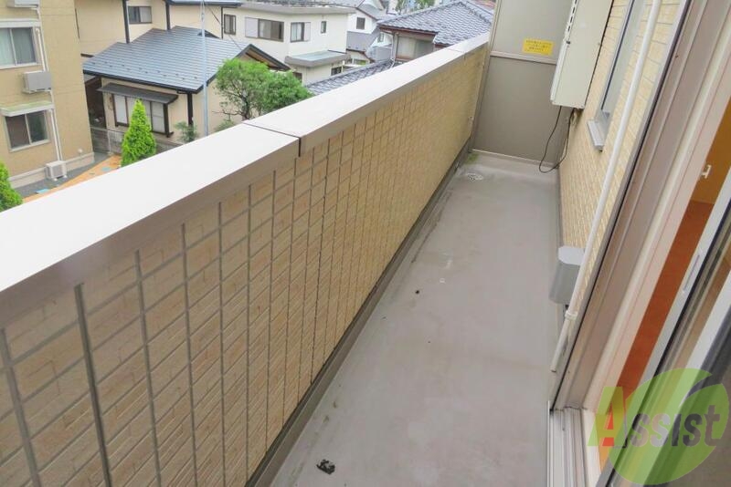 バルコニー　バルコニーも結構広くてなっております。