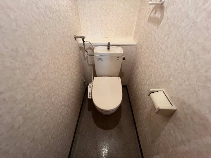 トイレ　トイレです。ウォシュレット付を探している方、おすすめです。