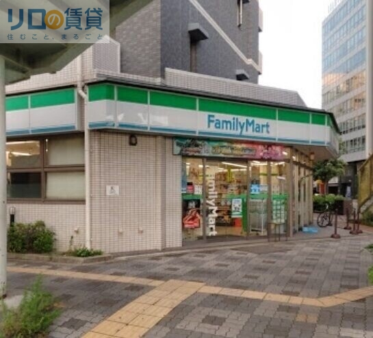 コンビニ　ファミリーマート 新大阪駅東口店（コンビニ）まで707m