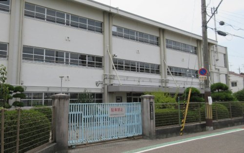 小学校　藤井寺市立藤井寺南小学校（小学校）まで425m