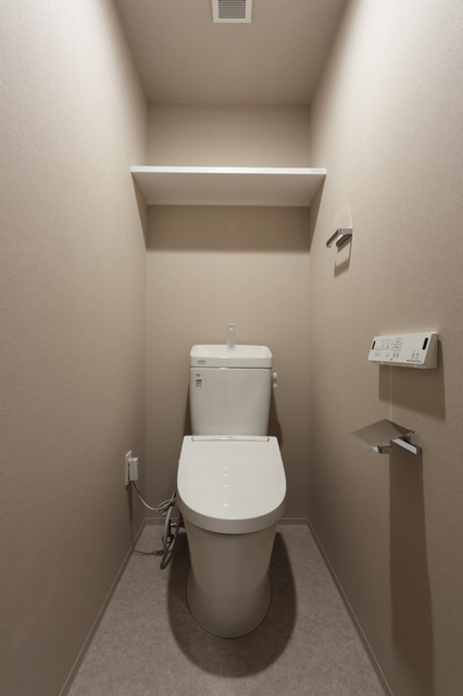 トイレ　※写真は同タイプ住戸です。