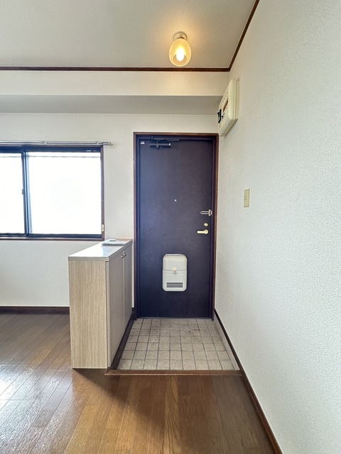 玄関　別部屋参考写真です