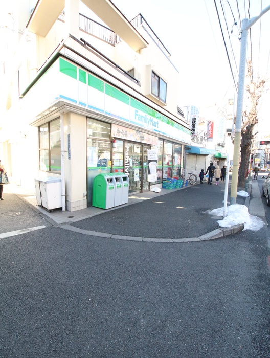 コンビニ　ファミリーマート北区上十条１丁目店（コンビニ）まで391m