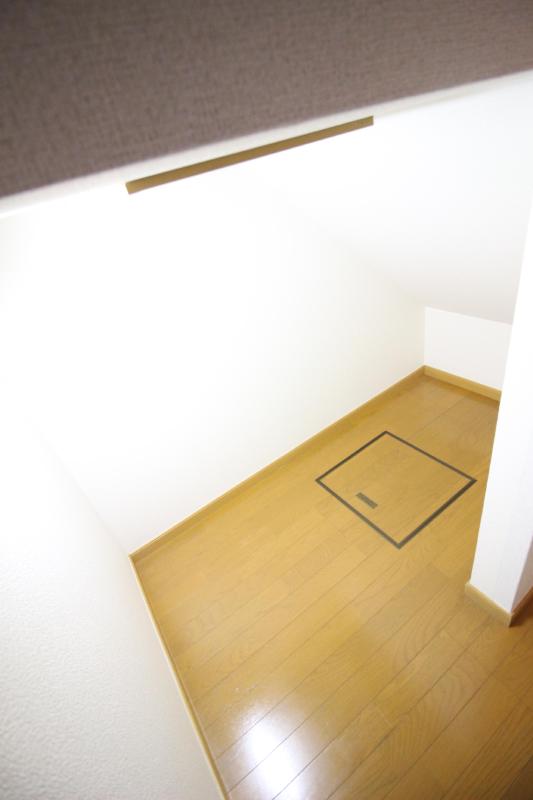 その他　階段下収納