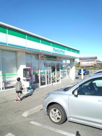 コンビニ　ファミリーマート春日部小渕南店（コンビニ）まで410m