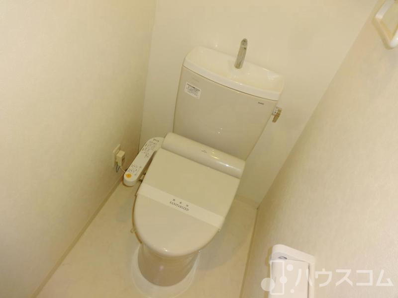 トイレ　冬場も安心の温水洗浄便座です☆