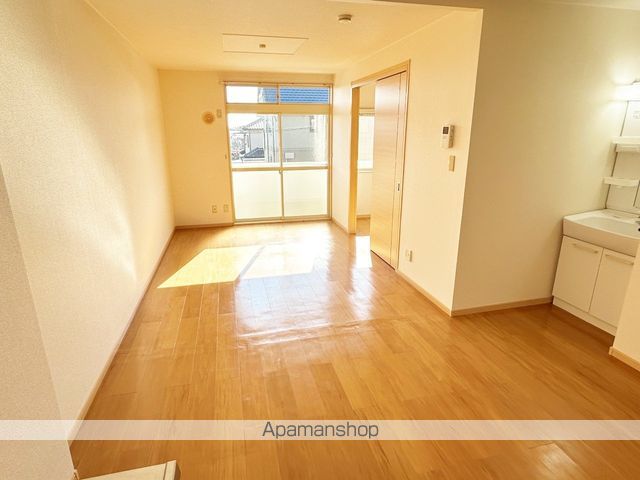 ＪＲ東海道本線 磐田駅 バス乗車時間：10分 最寄りバス停で下車 徒歩4分 2階建 築35年の居間写真