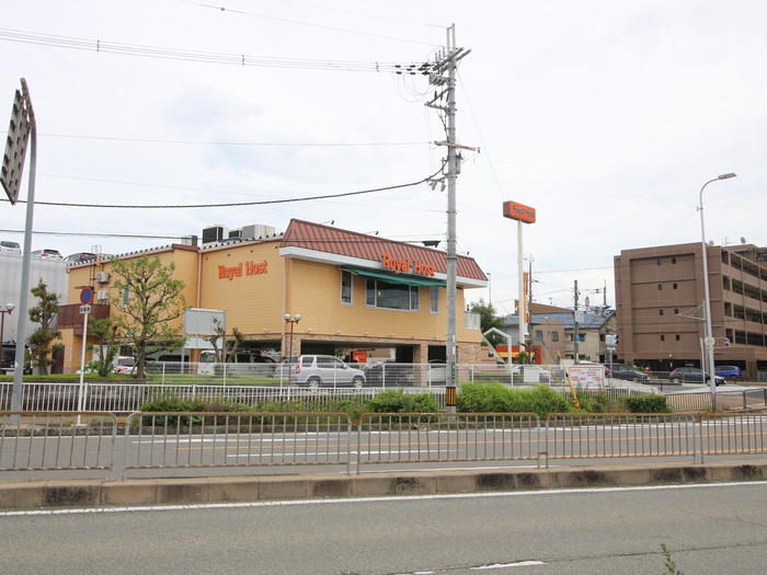 飲食店　ロイヤルホスト池田天神店（飲食店）まで665m