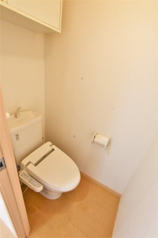 トイレ　清潔感のあるトイレです
