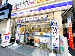 コンビニ　ローソン 新大久保店（コンビニ）まで152m