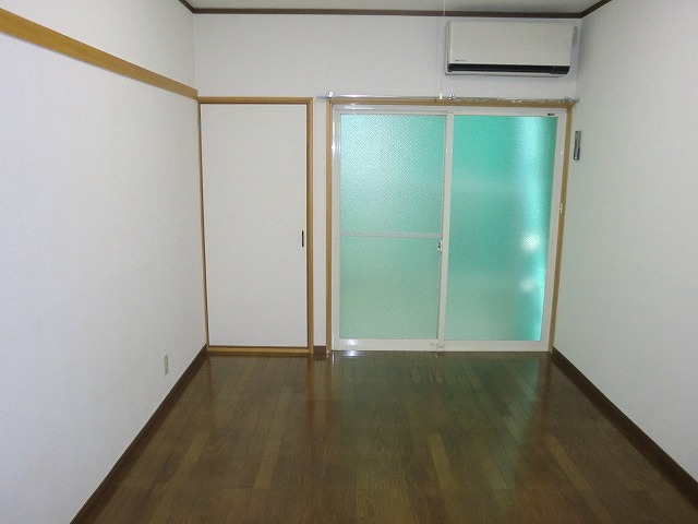 ハイツERIの居間写真
