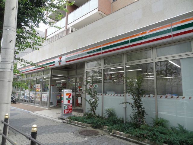 コンビニ　セブンイレブン梅田スカイビル前店（コンビニ）まで163m