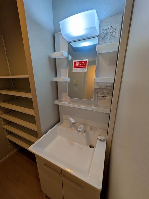 洗面設備　独立洗面台です