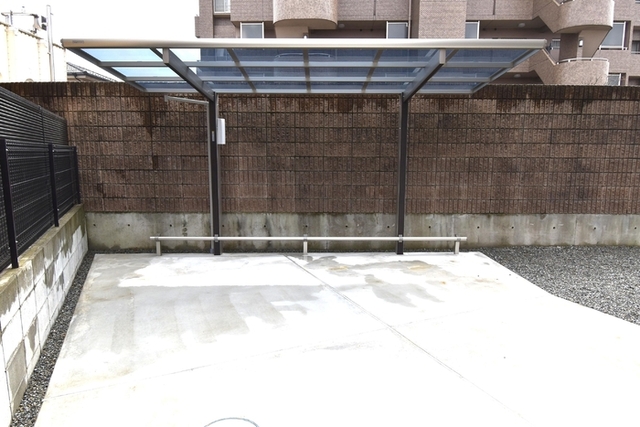 建物外観　駐輪場